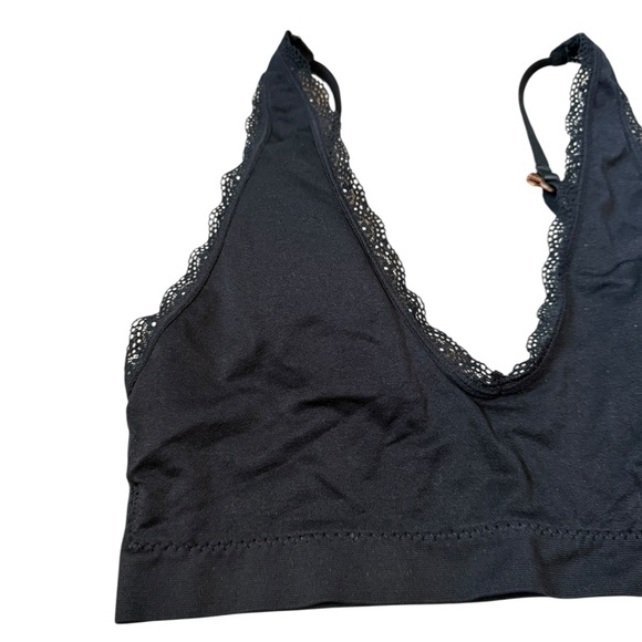 EUC Marilyn Monroe Black Lace Trim Bralette - Picture 2 of 5